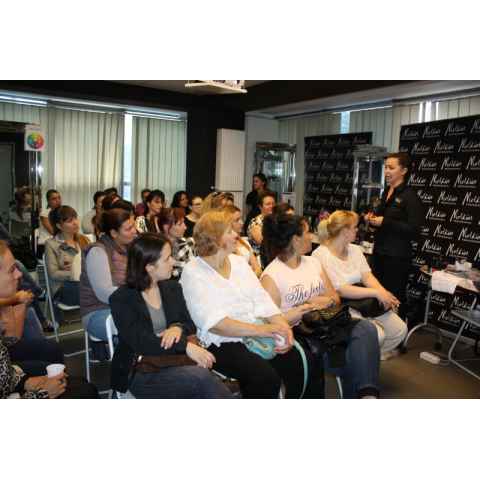 Seminar de manichiura `New Color & Trends`