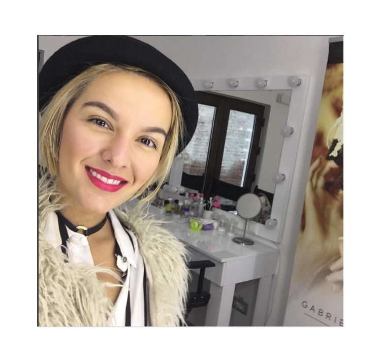 Make-up Artist Gabriela Popescu are o academie la Cluj. Citeste acum povestea ei! 