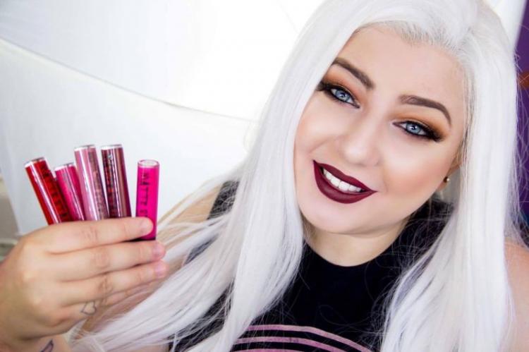 Beauty Blogger Hayky ne invata trucuri despre machiaj 