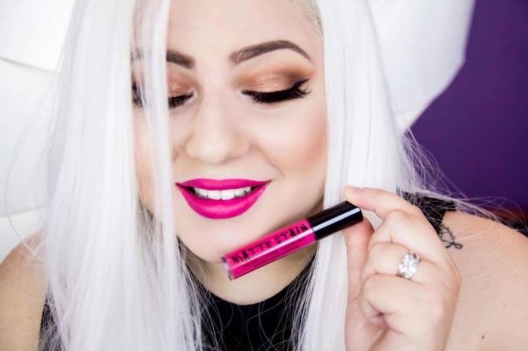 Beauty Blogger Hayky ne invata trucuri despre machiaj 