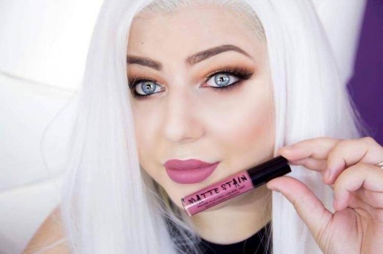 Beauty Blogger Hayky ne invata trucuri despre machiaj 