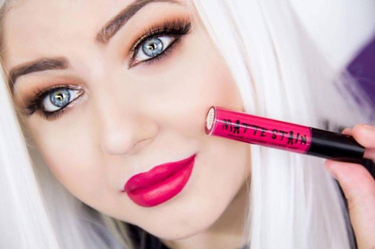 Beauty Blogger Hayky ne invata trucuri despre machiaj 