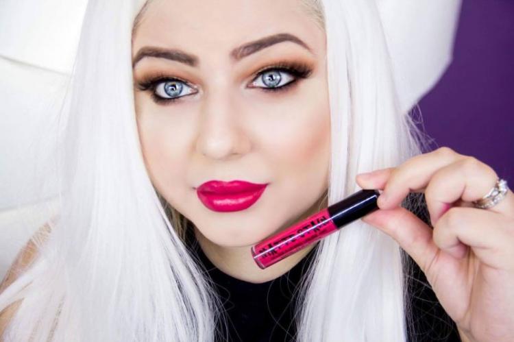 Beauty Blogger Hayky ne invata trucuri despre machiaj 