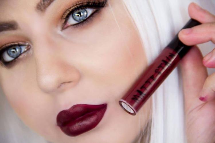 Beauty Blogger Hayky ne invata trucuri despre machiaj 