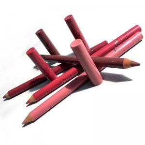 Completeaza-ti orice machiaj cu noul creion de buze cu textura pigmentata! 