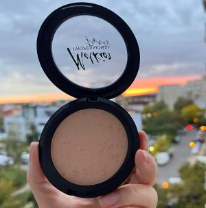 Melkior Street Look. Poarta pudra compacta Moonlight Melkior si vei fi irezistibila! 
